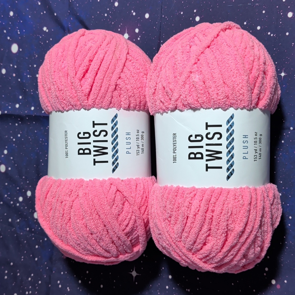 2 New Skeins Big Twist Plush Yarn ELECTRIC PINK 🩷 Discontinued RARE Smoke Free